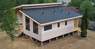 Одноэтажный дом с верандой в Боровичах от UpHouse - строительство под ключ от 134914 руб.