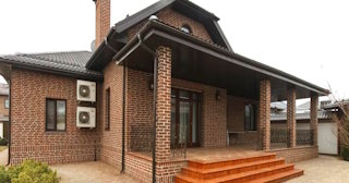 Строительство загородного дома из кирпича в Боровичах - UpHouse от 134914 рублей